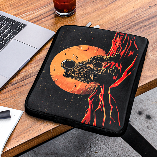 Relaxing Astronaut - Laptop Sleeve